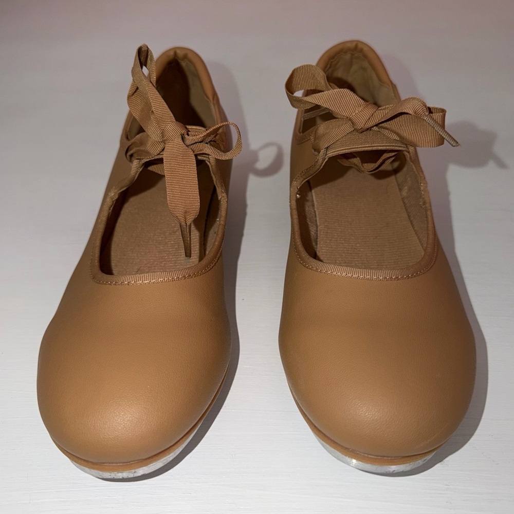 EUC Size 8A Women’s Tan Tap Shoes with Ribbon Tie